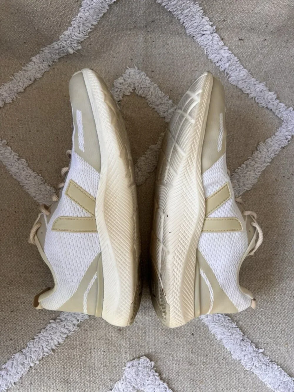 VEJA Women's White Mesh Lightweight Sneaker Size 41/US 10